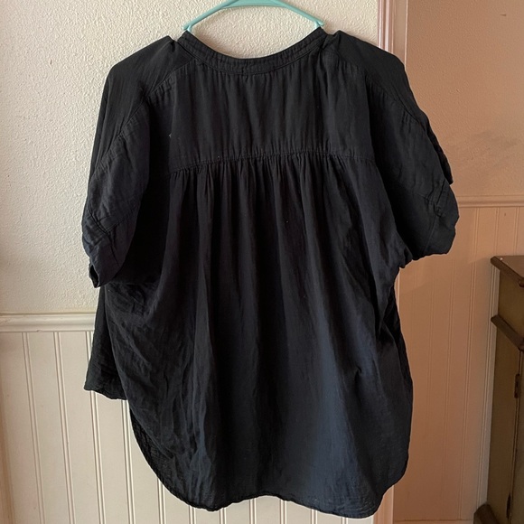 It is well black button down shirt, size medium - Picture 4 of 8